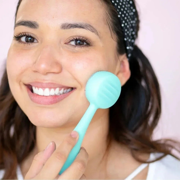 NIB! PMD Clean Smart Cleansing Facial Device in Teal - Picture 10 of 12